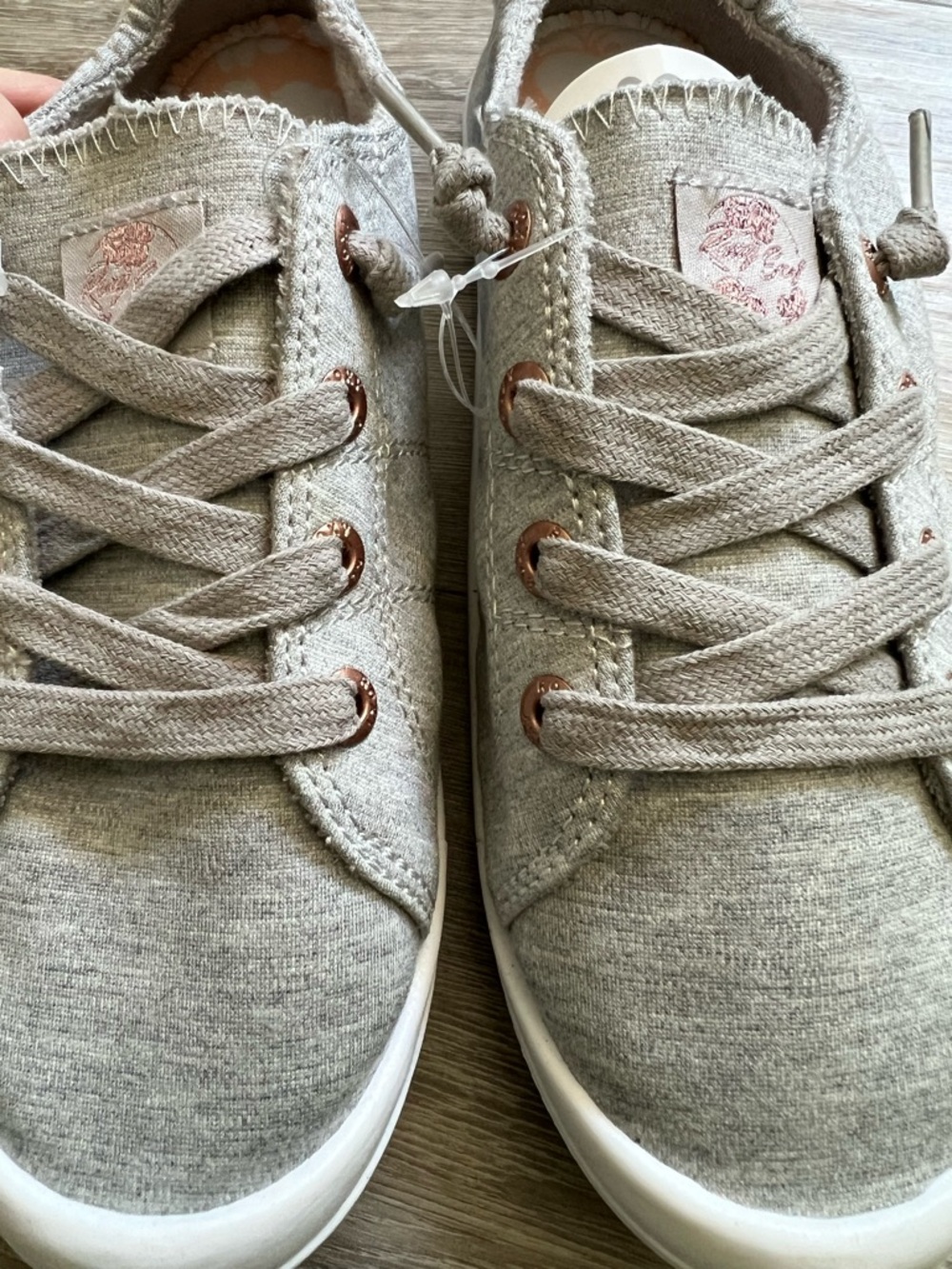 NWT! Roxy Bayshore Gray Knit Sneakers with Pink Accents - Picture 4 of 10